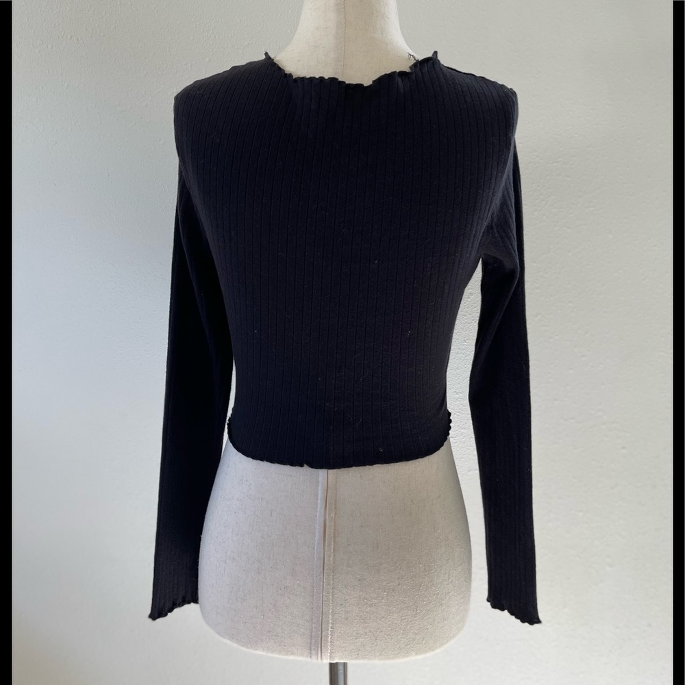 🚫SOLD🚫 <SHEIN> Black ribbed crop long sleeve. Perfect everyday basic. 
Size - Picture 5 of 5